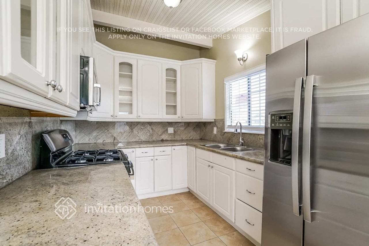 10831 Balboa Blvd - Photo 6 of 17