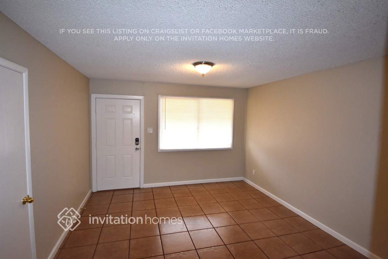 8233 W Indianola Ave - Photo 2 of 17