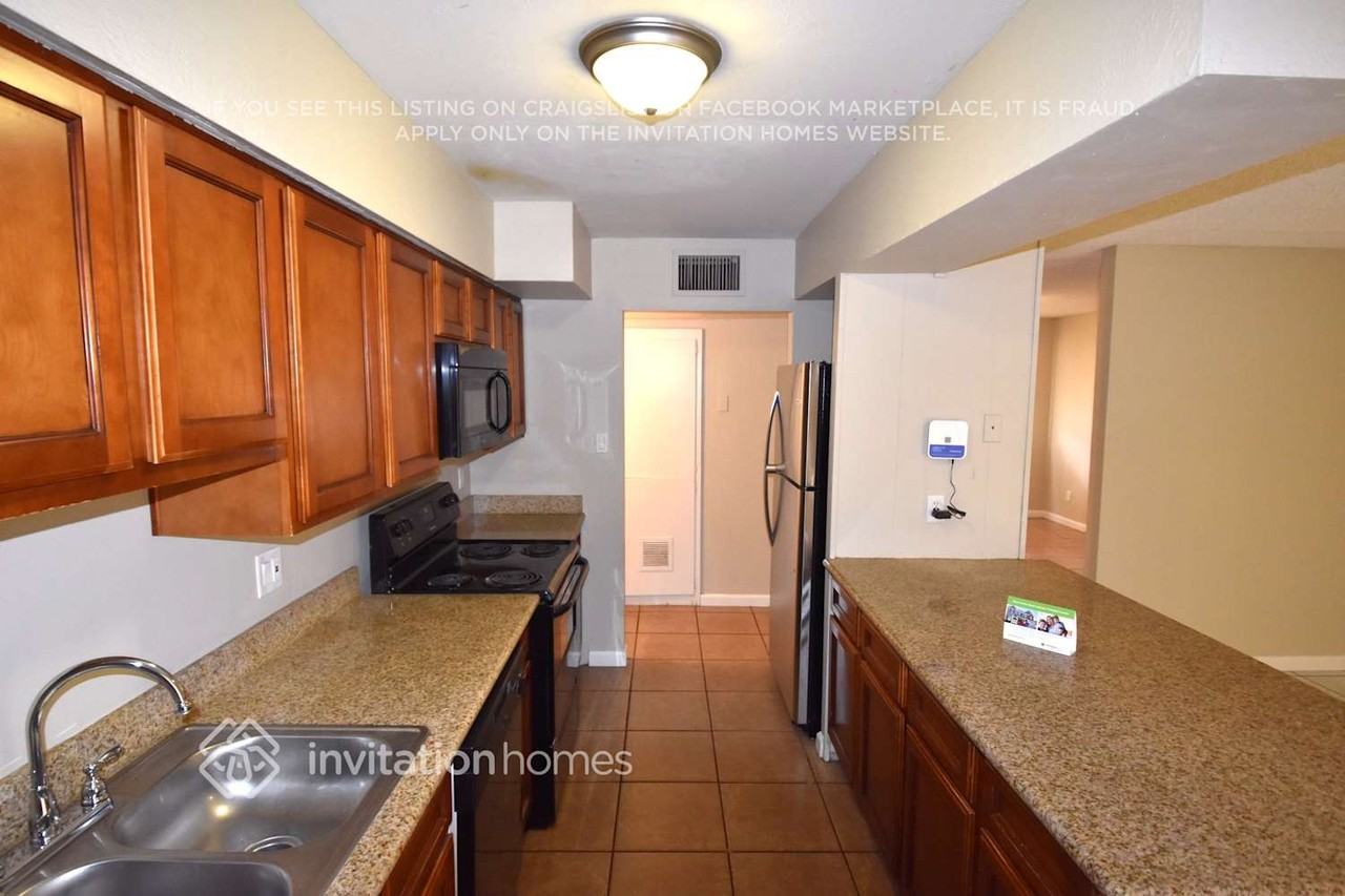 8233 W Indianola Ave - Photo 3 of 17