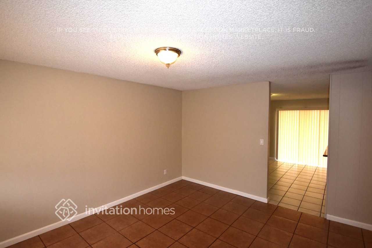 8233 W Indianola Ave - Photo 4 of 17