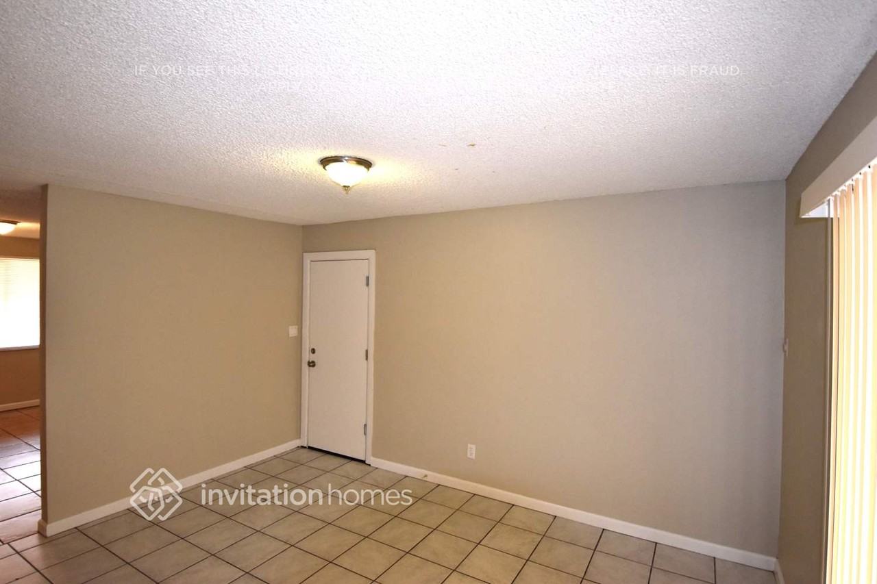 8233 W Indianola Ave - Photo 5 of 17