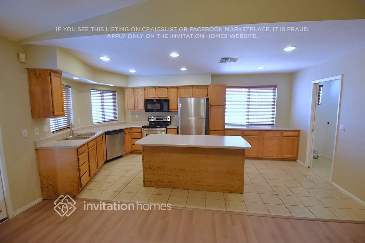 11616 N 66th Dr - Photo 3 of 16