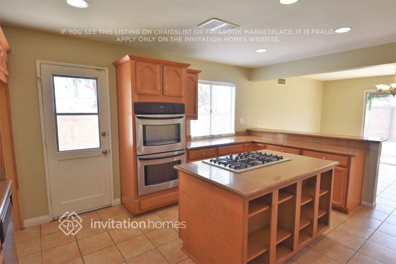 12889 Fenton Ave - Photo 4 of 13