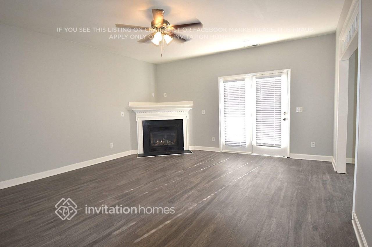 3562 Sunbright Ln - Photo 3 of 17