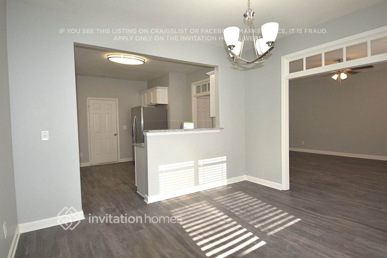 3562 Sunbright Ln - Photo 4 of 17