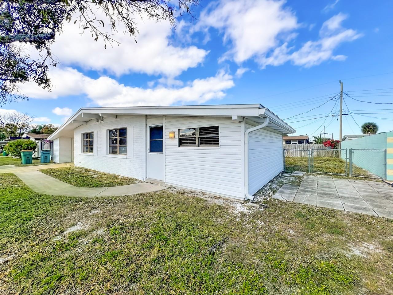 260 Sabal Ave #1 - Photo 3 of 32