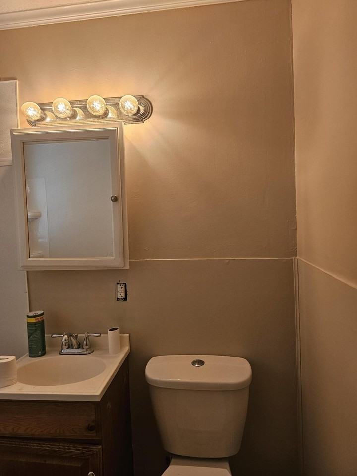 641 Yates St Ne - Photo 3 of 5