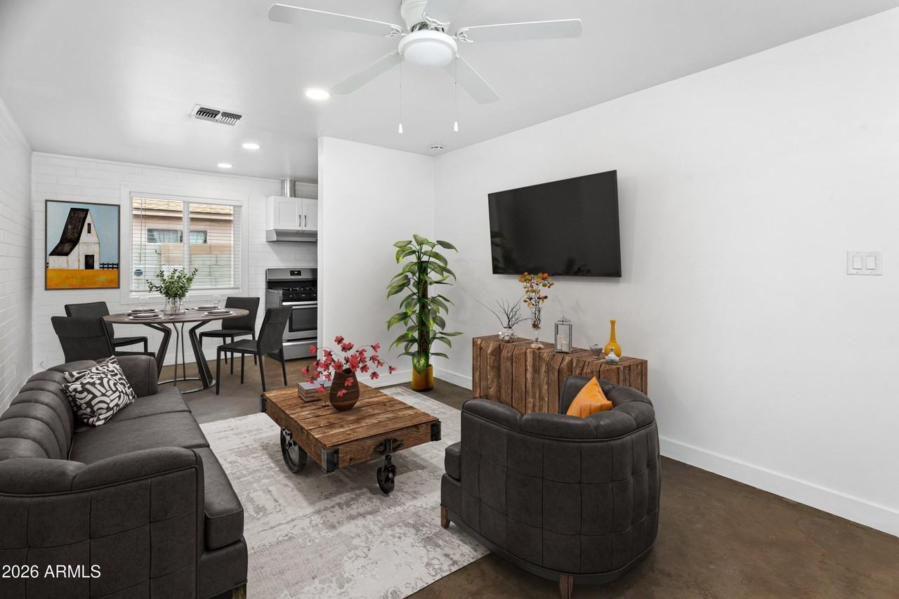 1646 E Mckinley St Apt 2 #2 - Photo 2 of 24