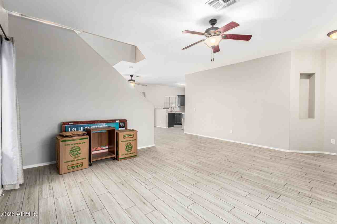 2661 E Waterview Ct - Photo 4 of 31