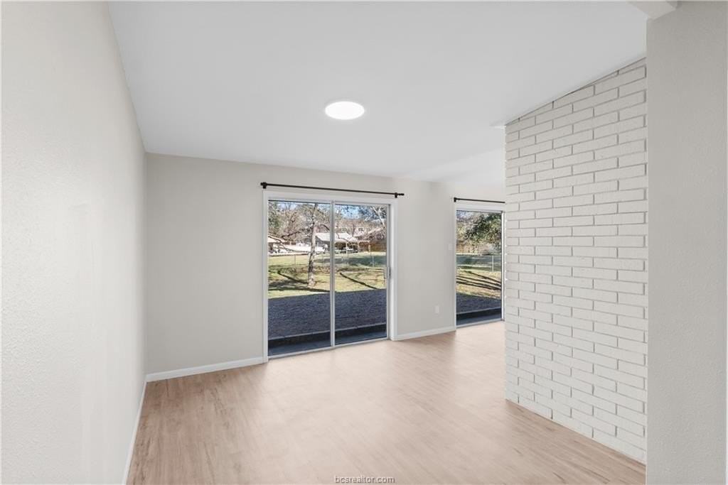 401 Glade St - Photo 7 of 23