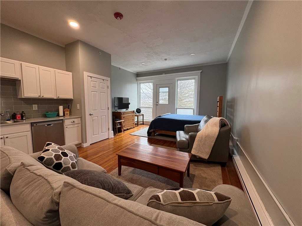 290 Chestnut St Apt 10 #10 - Photo 4 of 7