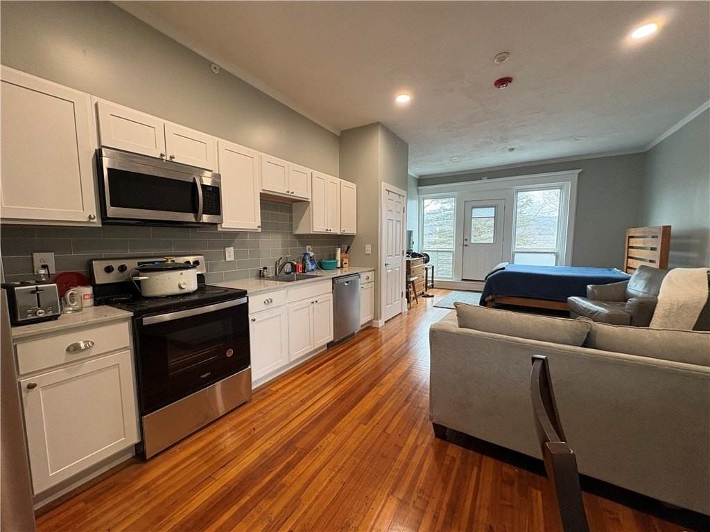 290 Chestnut St Apt 10 #10 - Photo 5 of 7