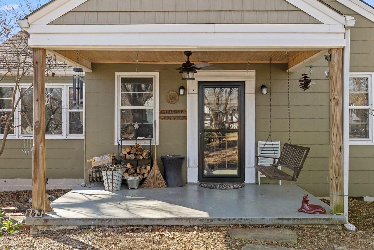 844 Linden Hall Rd - Photo 2 of 50