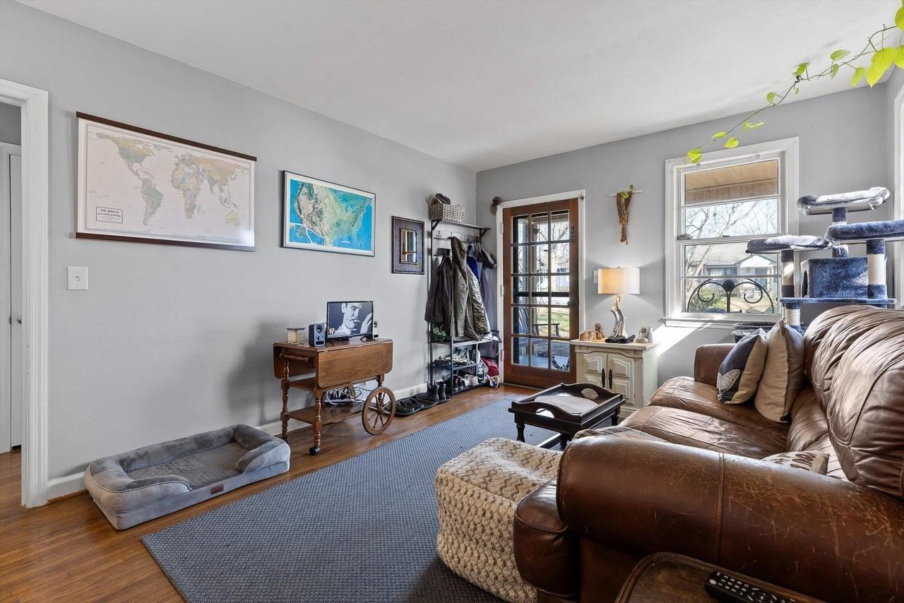 844 Linden Hall Rd - Photo 5 of 50