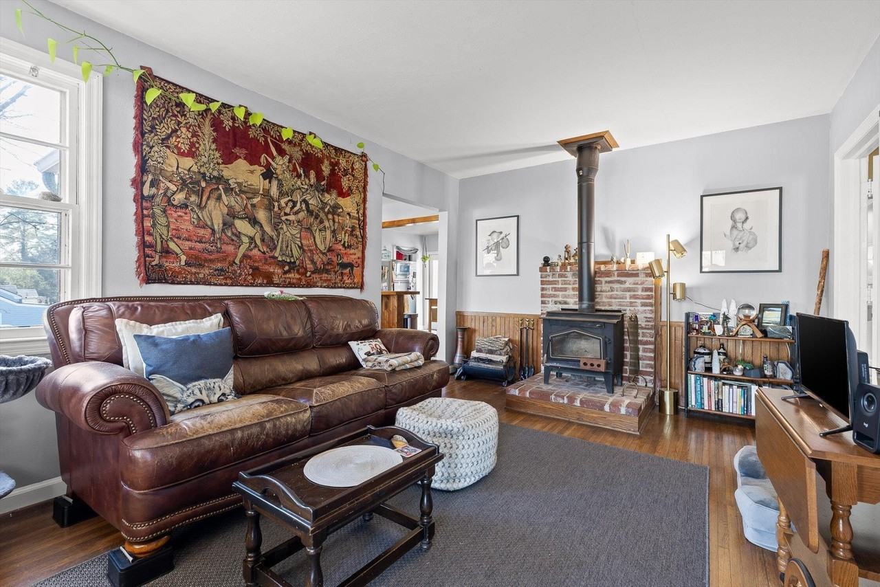 844 Linden Hall Rd - Photo 7 of 50