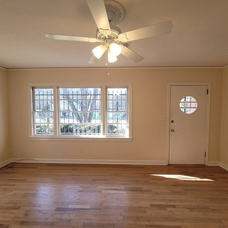 1702 Elvan Ave - Photo 2 of 9