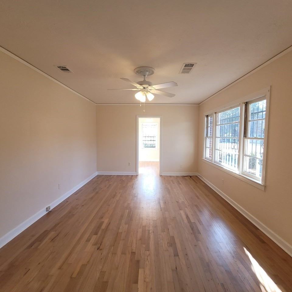 1702 Elvan Ave - Photo 3 of 9