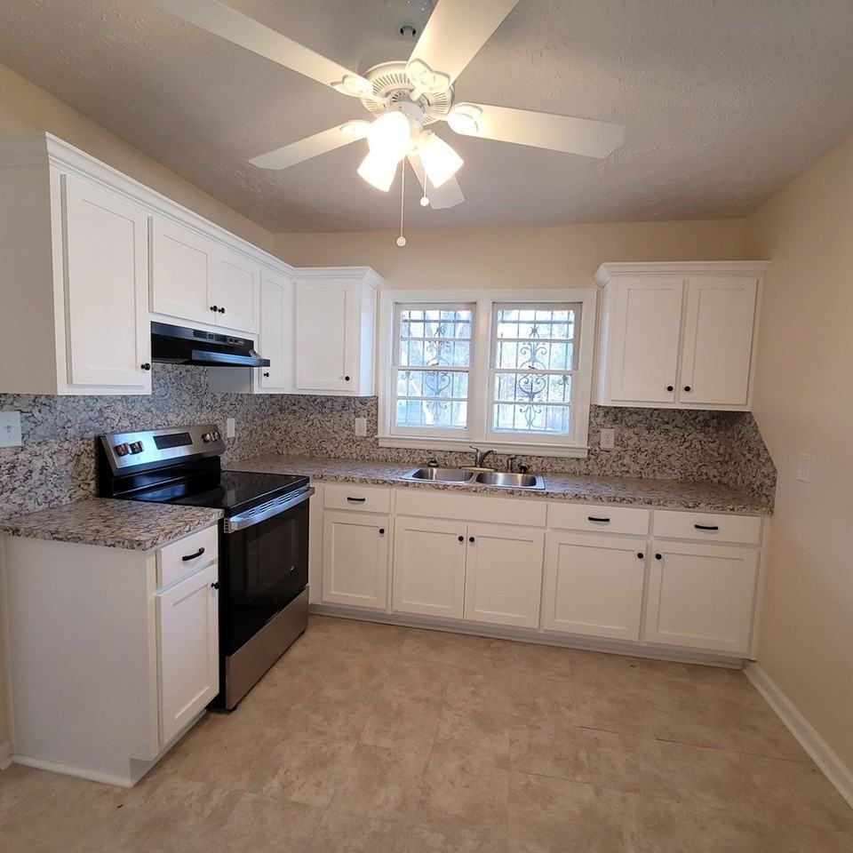 1702 Elvan Ave - Photo 5 of 9