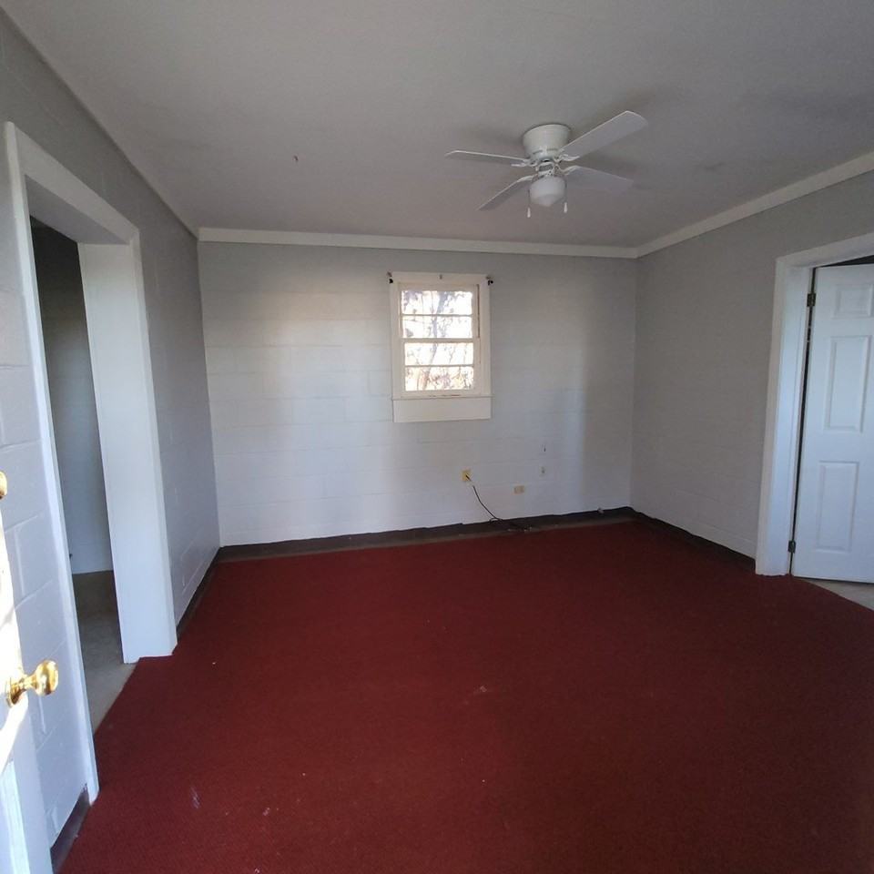 1702 1/2 Elvan Ave - Photo 2 of 4