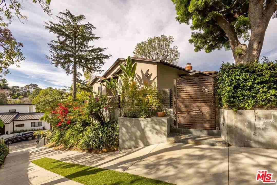 3424 Primera Ave - Photo 5 of 50