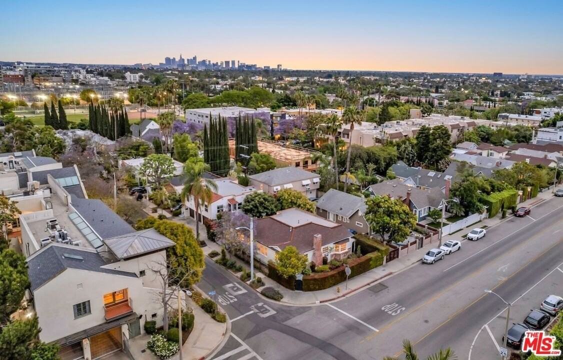 958 N Vista St - Photo 3 of 28