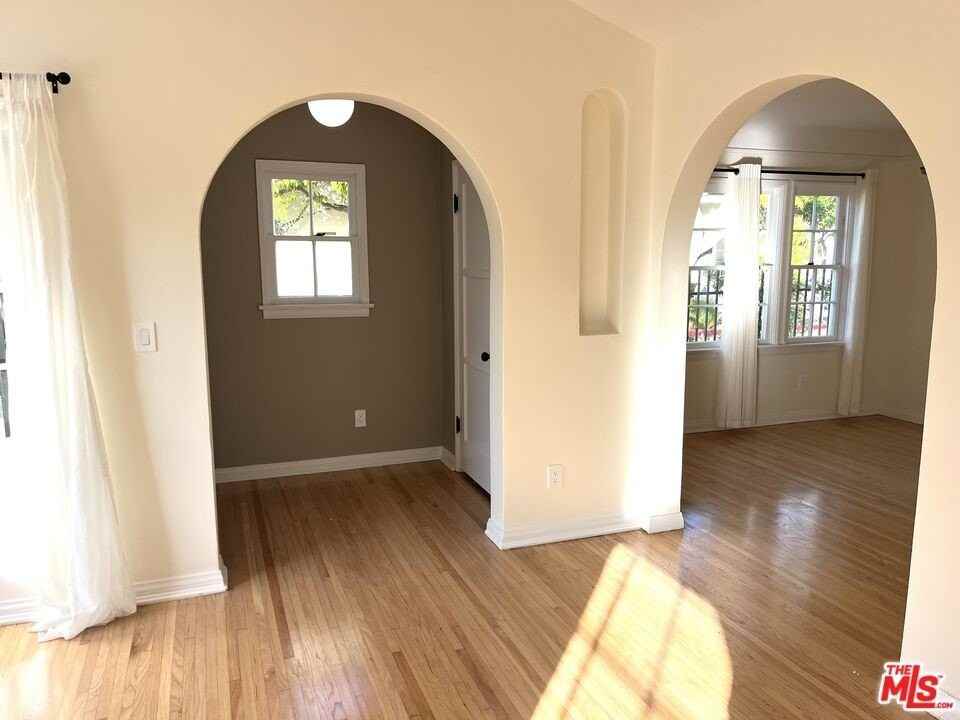 958 N Vista St - Photo 5 of 28