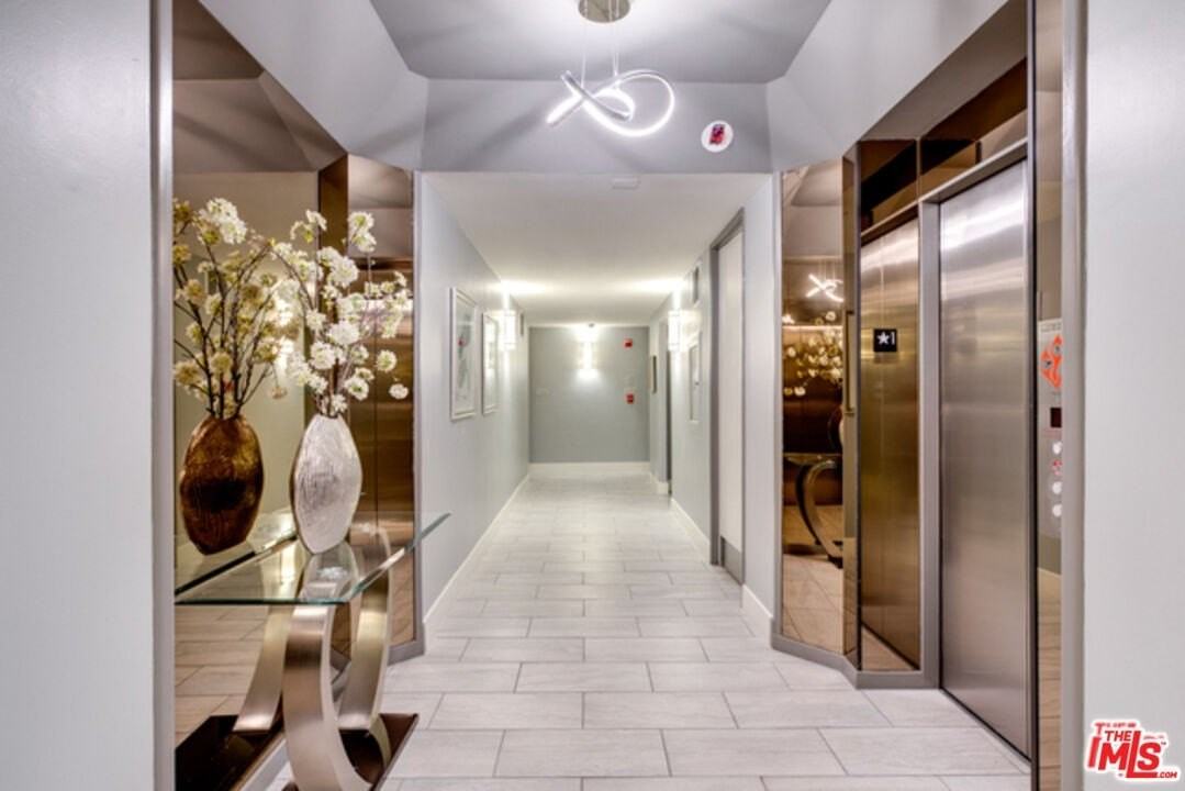 320 N Maple Dr Unit Ph-605 - Photo 6 of 32