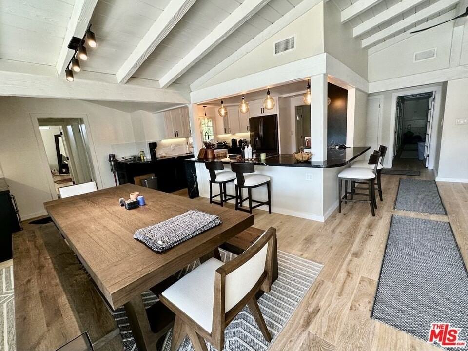 22428 Victory Blvd - Photo 5 of 26