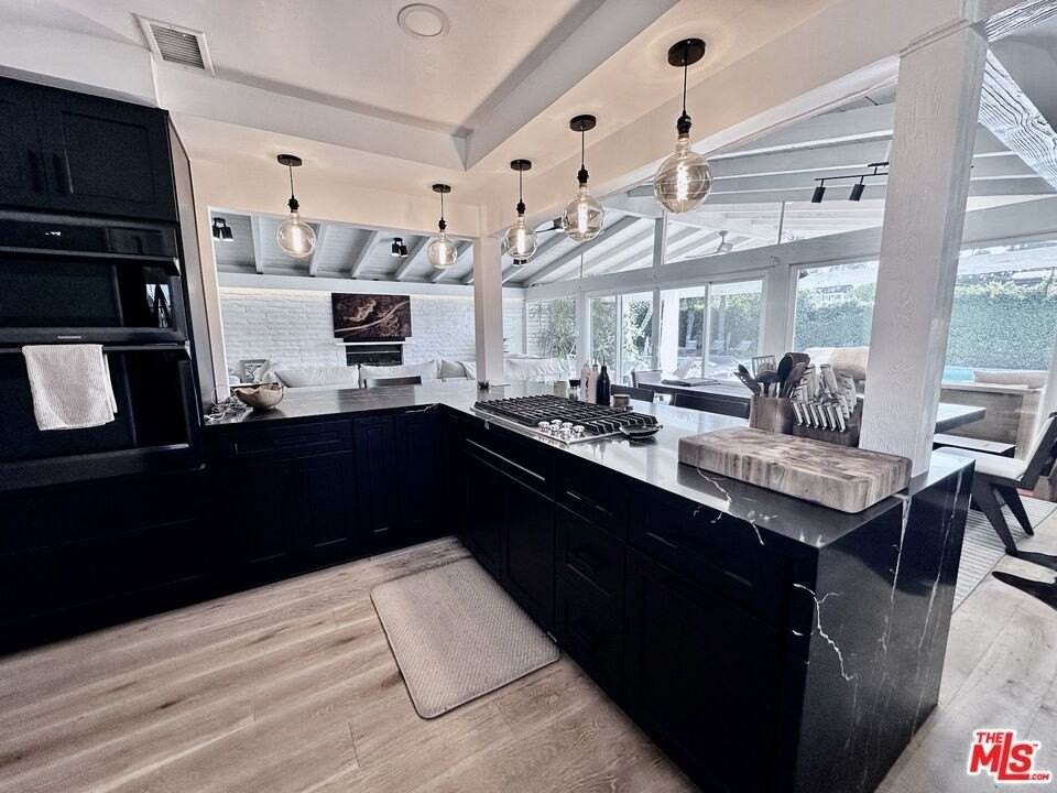 22428 Victory Blvd - Photo 6 of 26