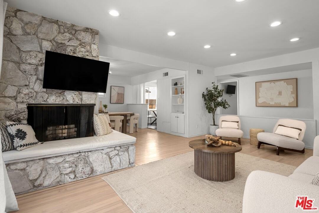 6119 Goodland Ave - Photo 4 of 22