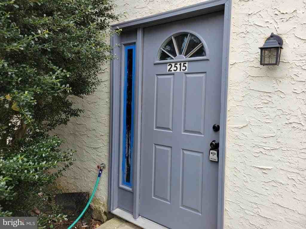 2515 Cottonwood Ct - Photo 2 of 35