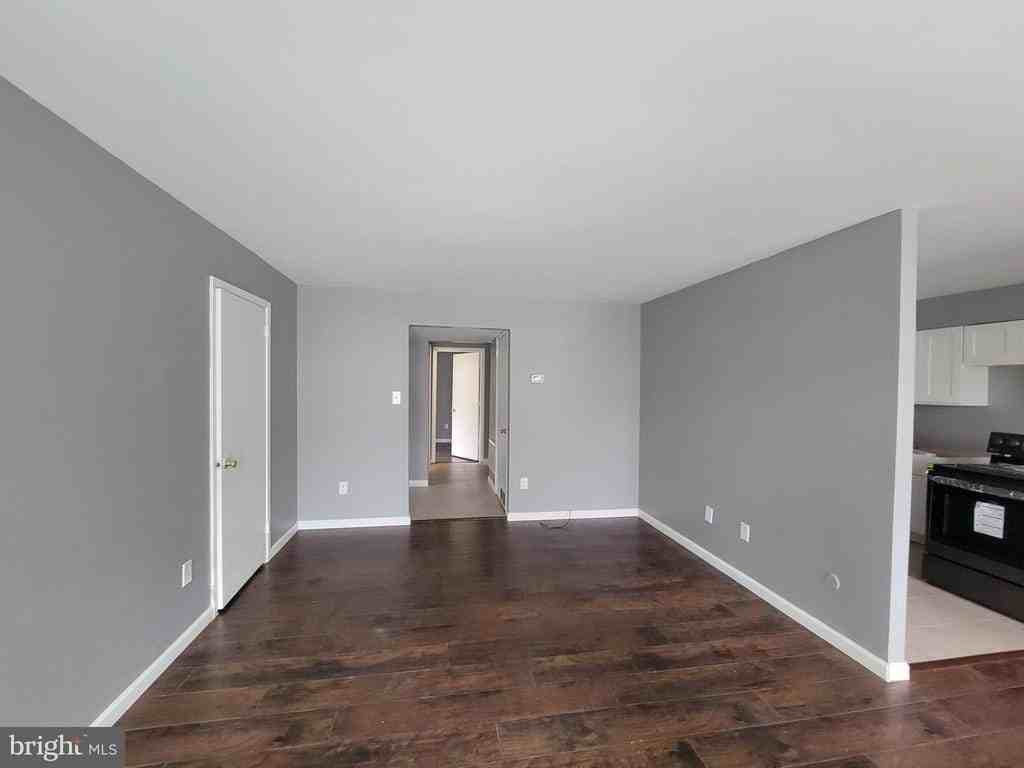 2515 Cottonwood Ct - Photo 3 of 35