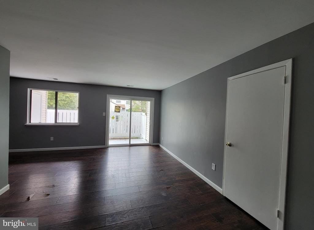 2515 Cottonwood Ct - Photo 4 of 35