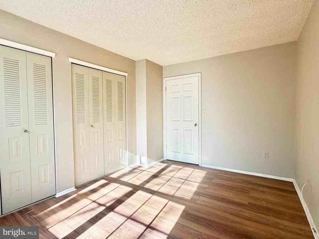 82 Versailles Ct - Photo 5 of 14