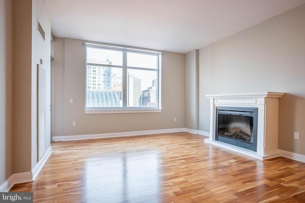 440 S Broad St #1003 - Photo 4 of 27