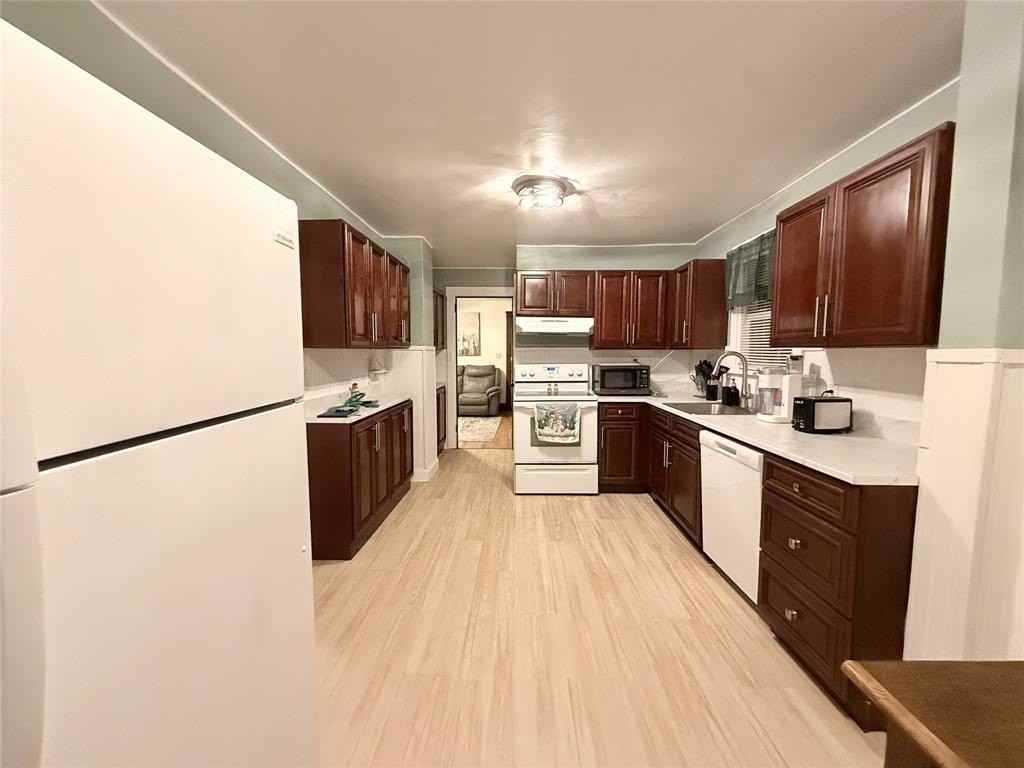 498 Grand Ave - Photo 4 of 13