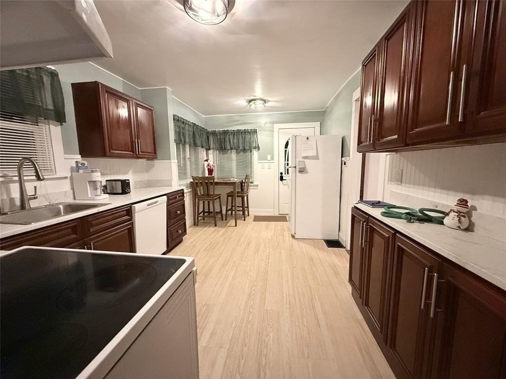 498 Grand Ave - Photo 5 of 13