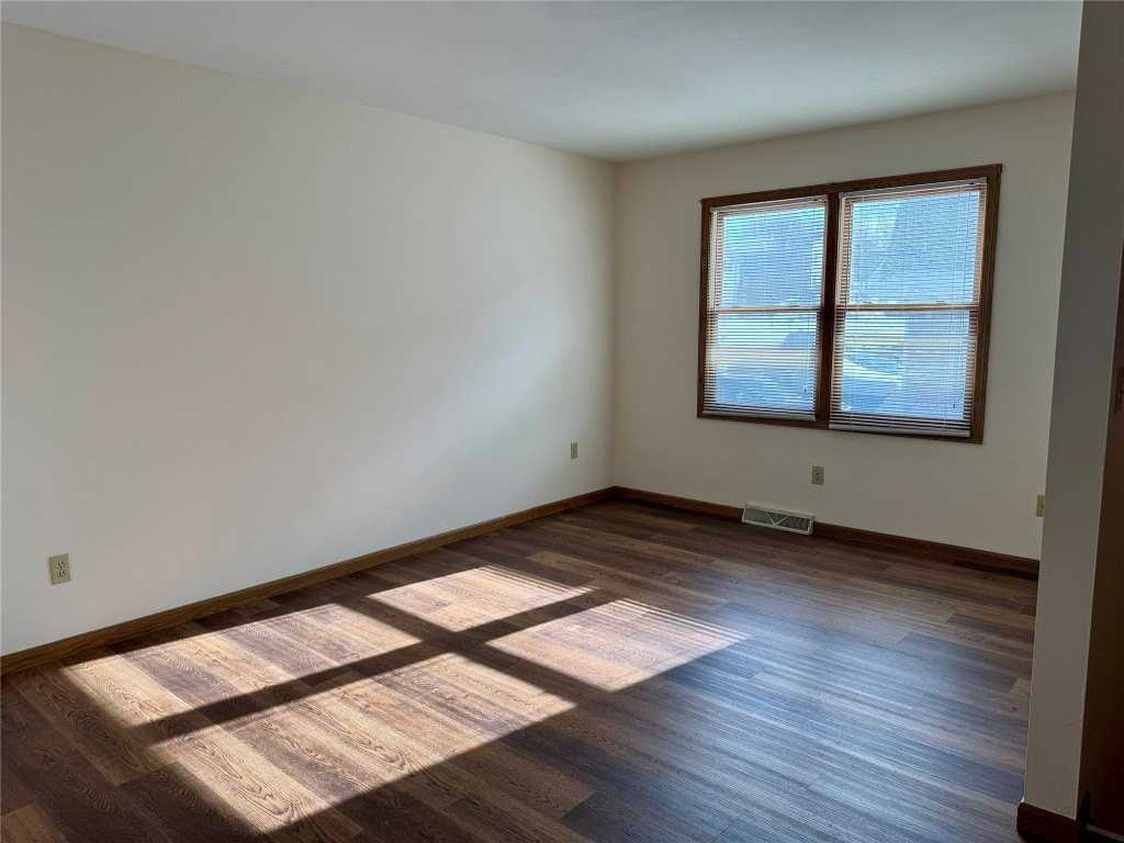 4024 Canterbury Dr - Photo 2 of 11