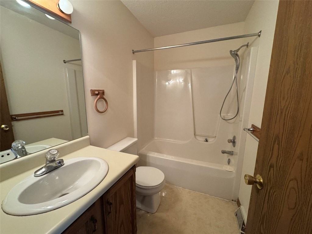 4024 Canterbury Dr - Photo 6 of 11