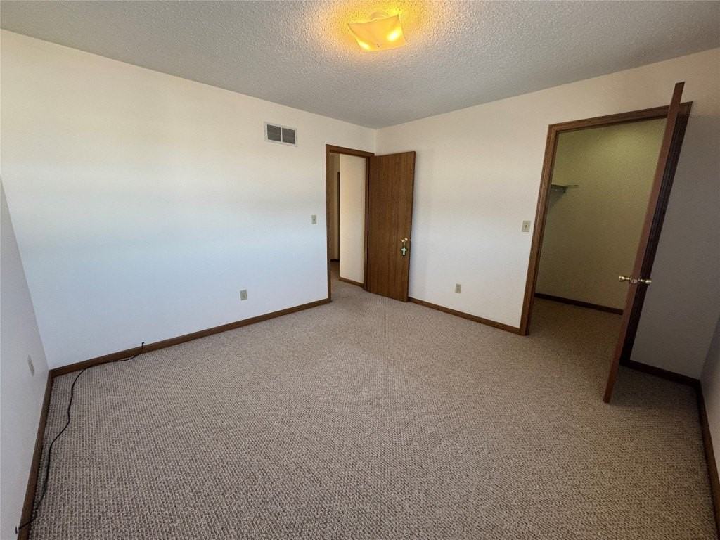 4024 Canterbury Dr - Photo 7 of 11