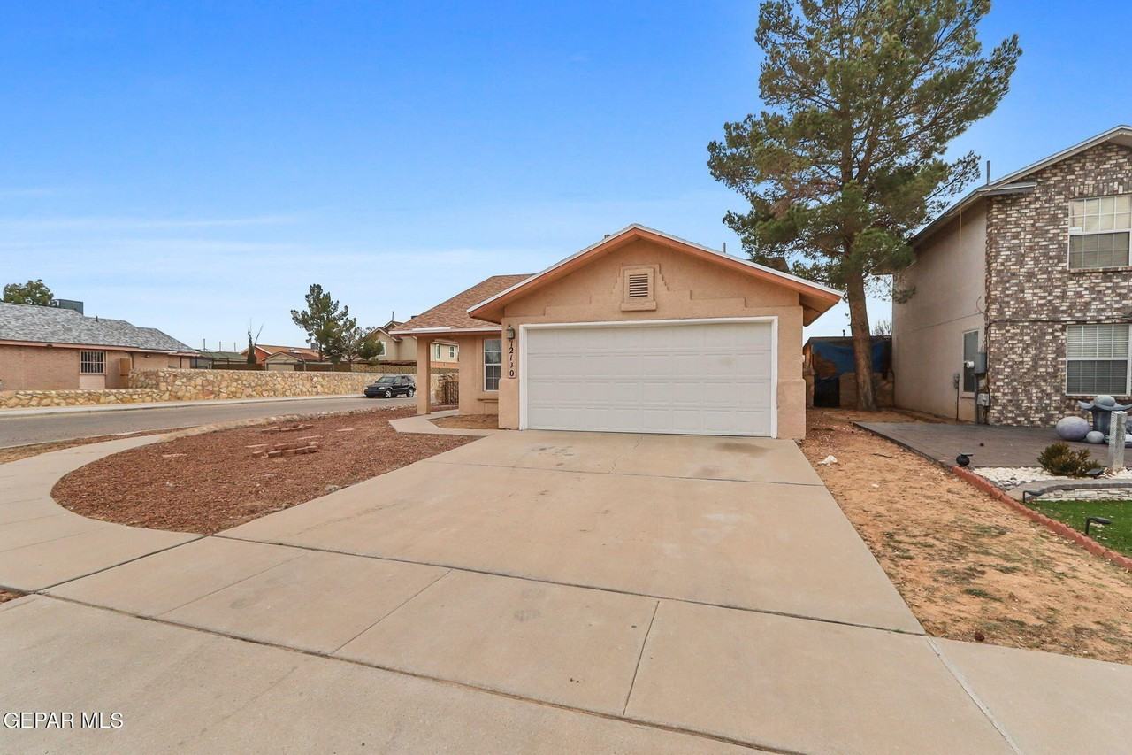 12130 Road House Dr - Photo 3 of 32