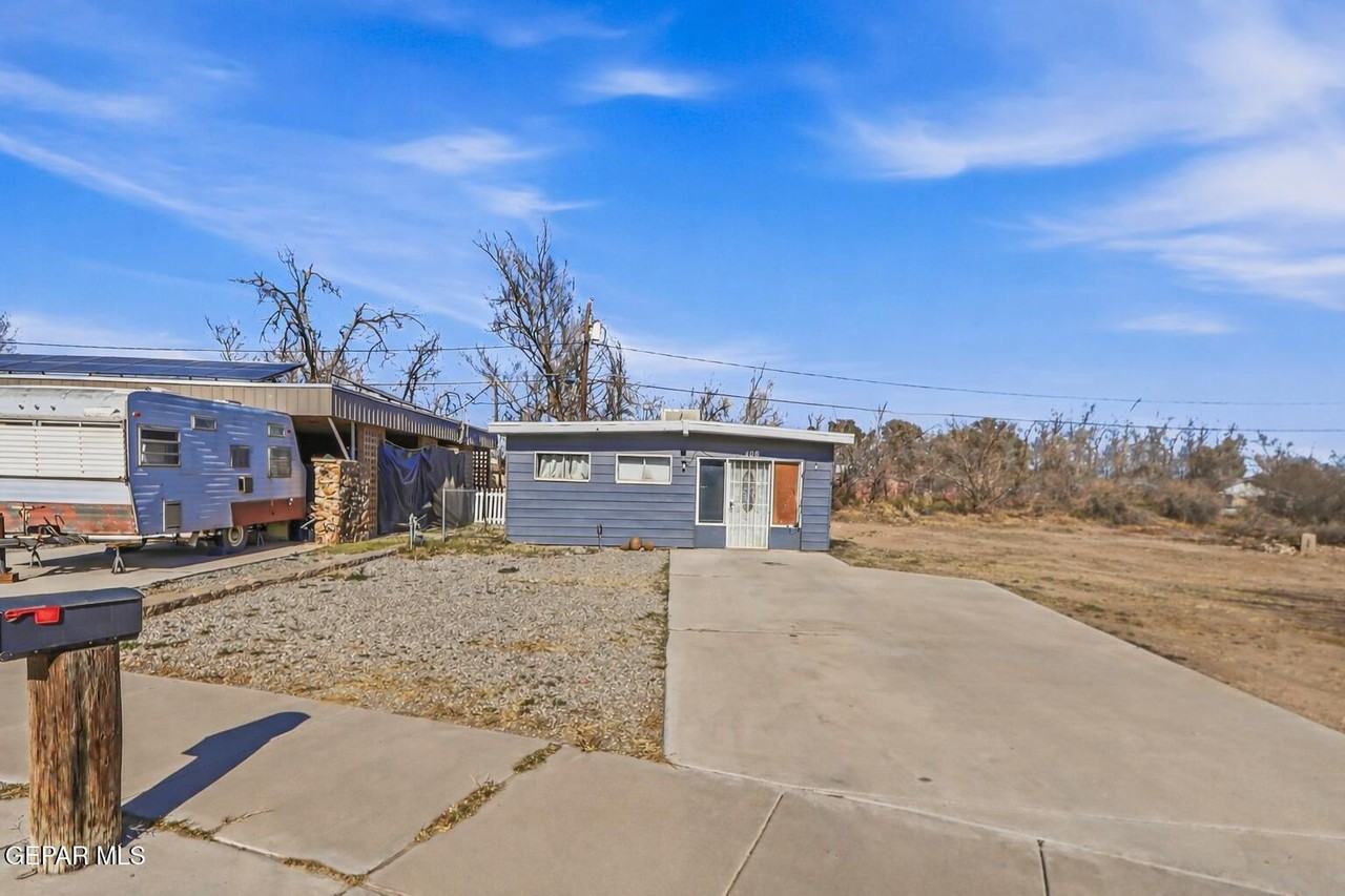 408 Lesa Ln - Photo 3 of 21