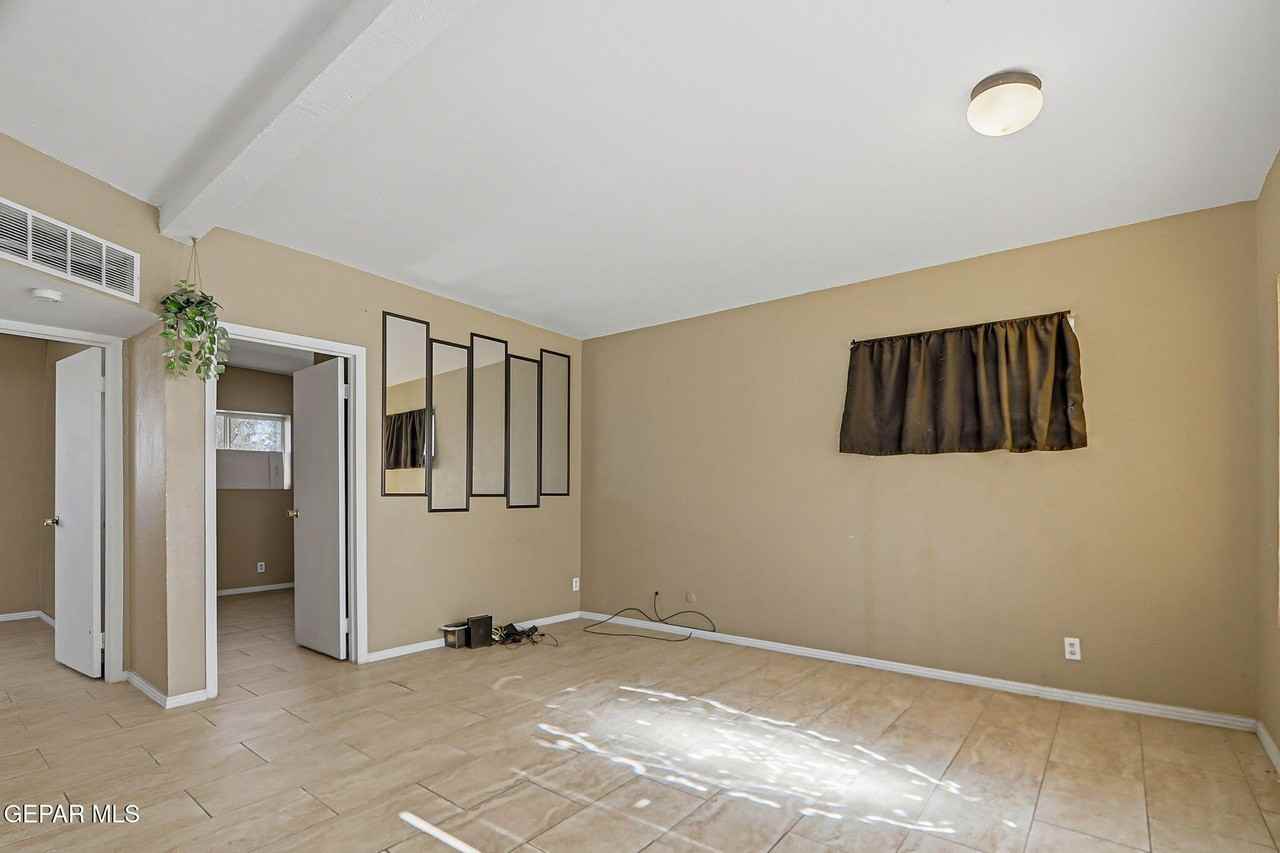 408 Lesa Ln - Photo 7 of 21