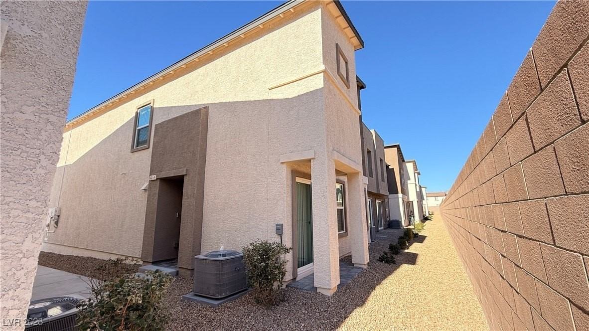 6054 Lily Garden St - Photo 4 of 20