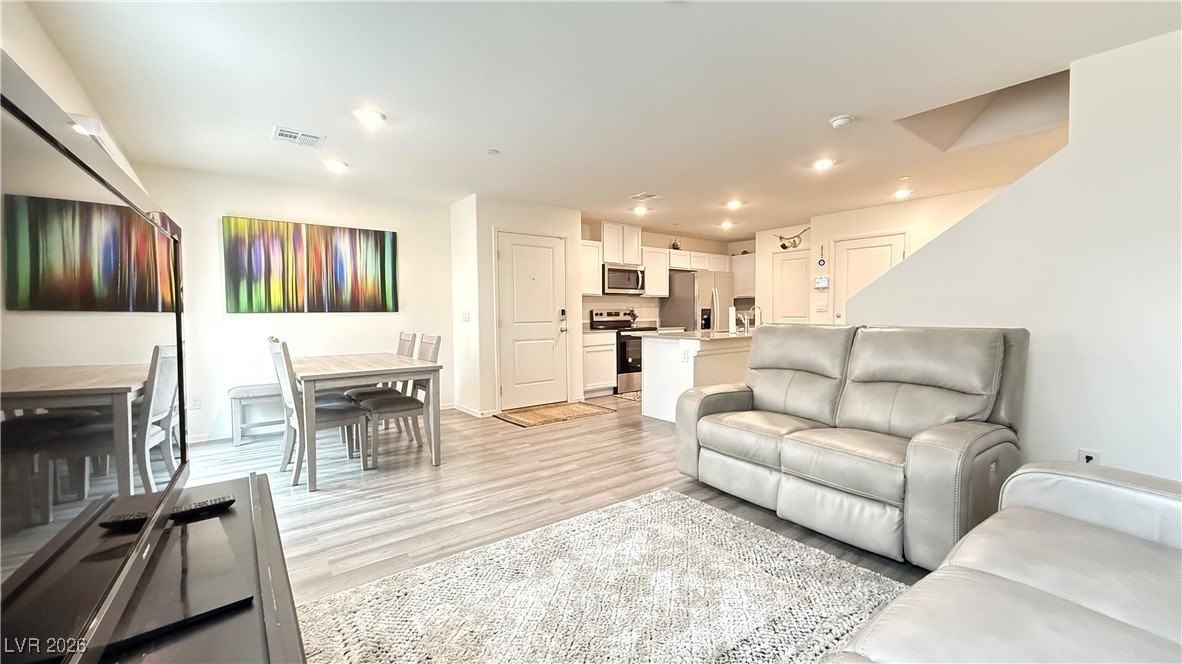 6054 Lily Garden St - Photo 6 of 20