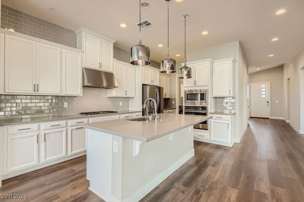 3008 Barrett Springs Ave - Photo 3 of 43