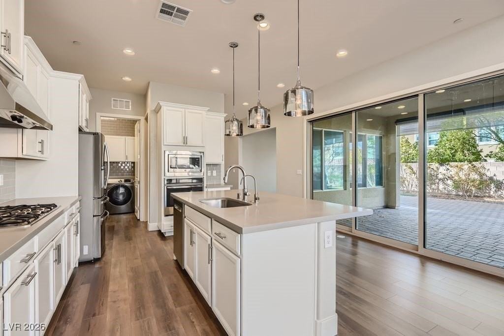 3008 Barrett Springs Ave - Photo 4 of 43