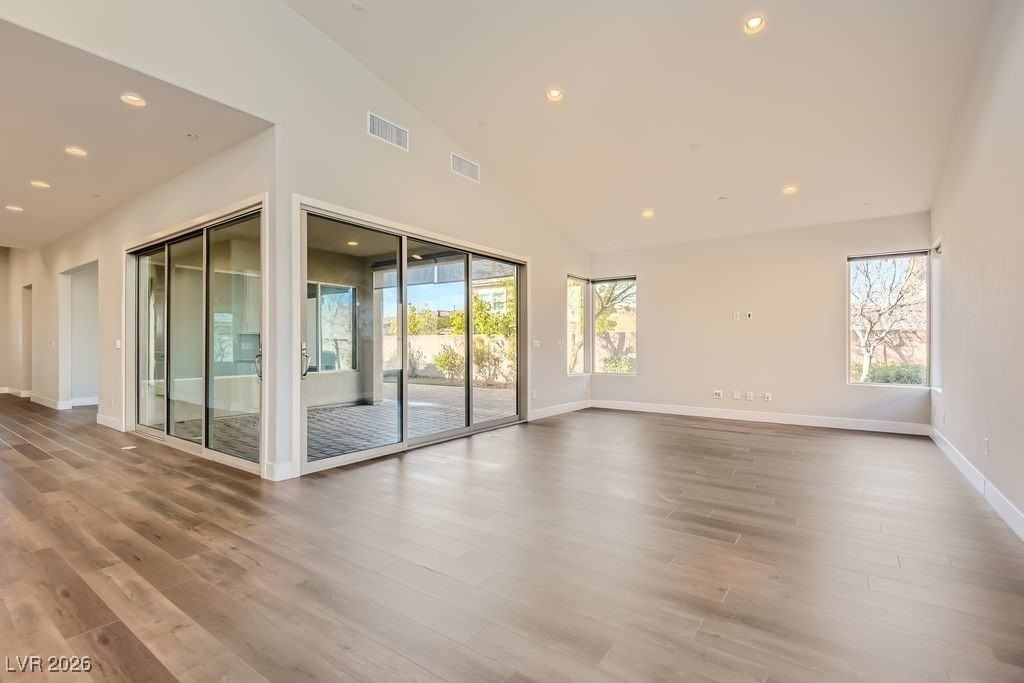 3008 Barrett Springs Ave - Photo 7 of 43