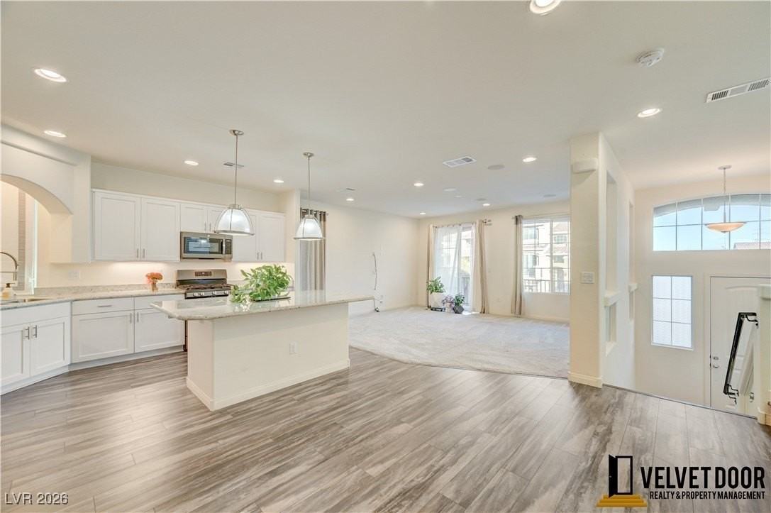 9829 Grey Sands St - Photo 7 of 35