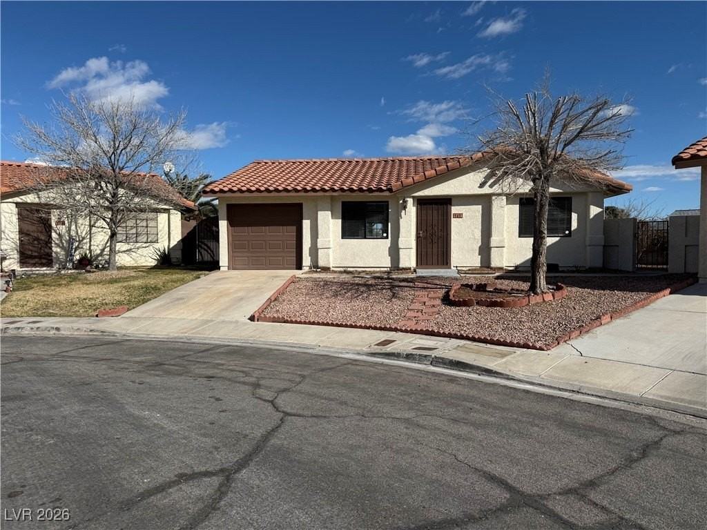 1713 Joshua Tree Ct - Photo 2 of 16